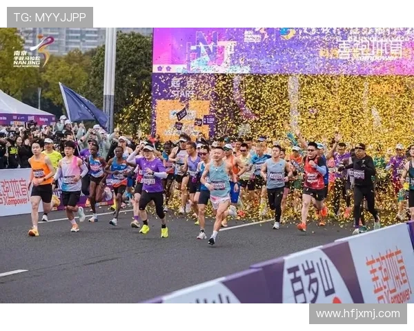 南京城市马拉松精彩点评滑板队默契配合展现团队精神与竞技魅力