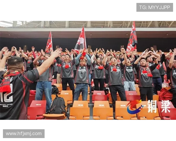 重庆足球队技术争议引发热议球迷与专家各执己见探讨战术与裁判判罚